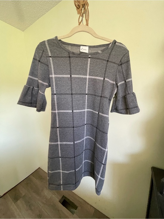 Olivia Rae Dresses & Skirts - Olivia Rae Gray Windowpane Knit Dress